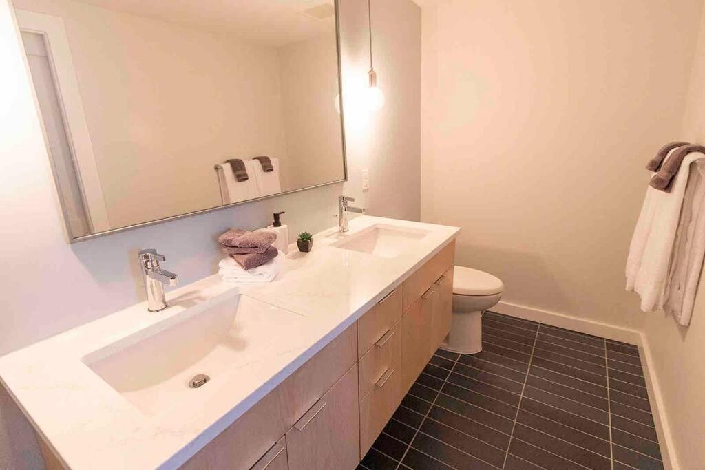 Spacious 2 Bed 2 Bath Downtown Otr Condo Minutes Walk To The Reds Bengals Stadium & More! Cincinnati Exterior photo